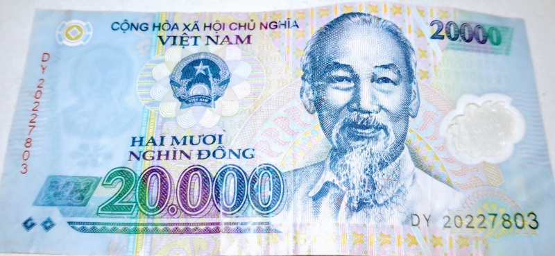 ベトナムドン　20万(5枚）ベトナムの紙幣　世界の紙幣 31.jpg?fitin=272:272
