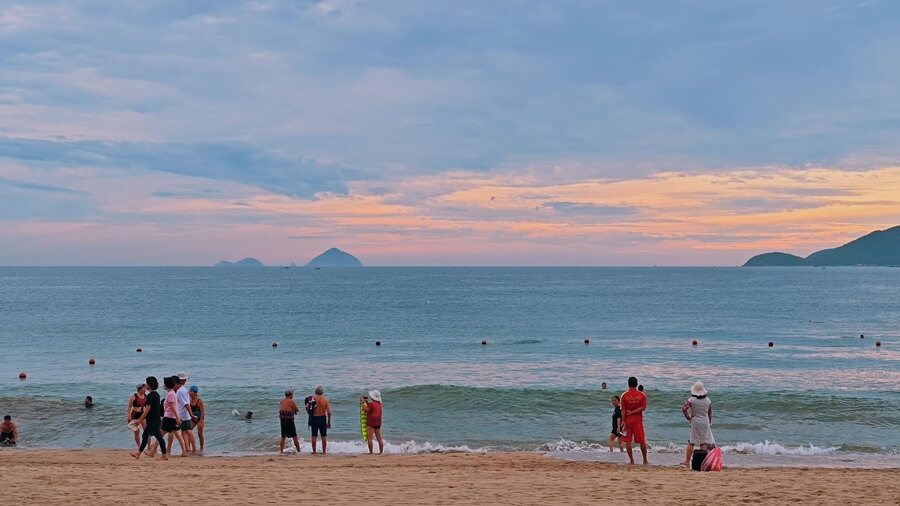 Poranek w Nha Trang rozpieszcza piękną pogodą.