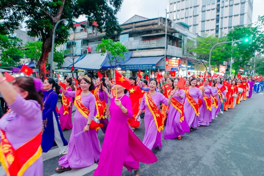 Bức tranh Phụ Nữ Việt Nam