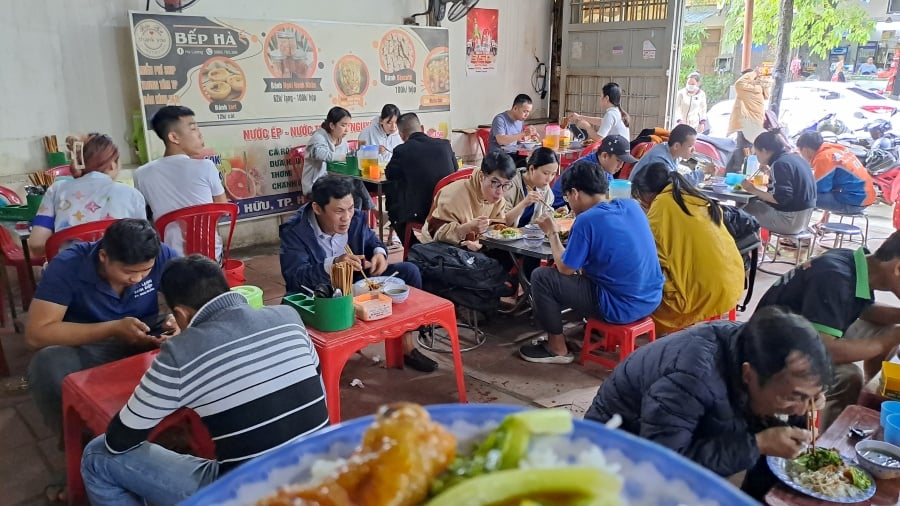 Cơm bụi trên đường Tố Hữu