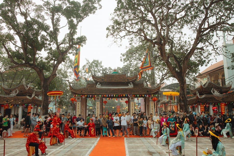 Lễ hội ở một đình làng Việt Nam