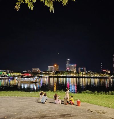 Đêm thành phố Huế bên sông Hương