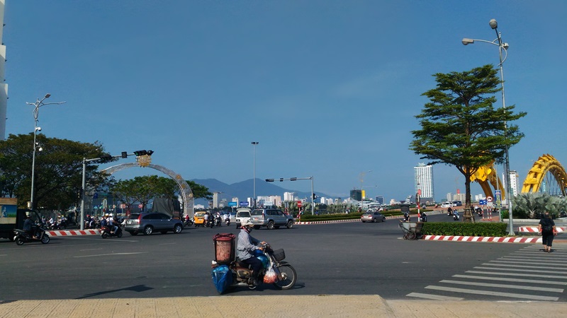 da nang city at dragon bridge