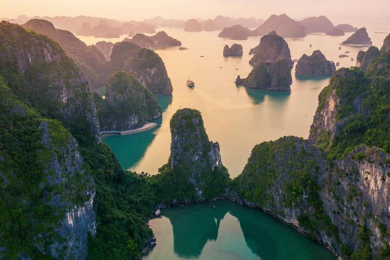 amazing landscape halong bay