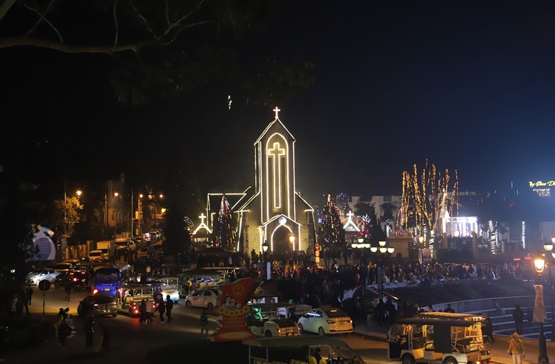 sapa church at night