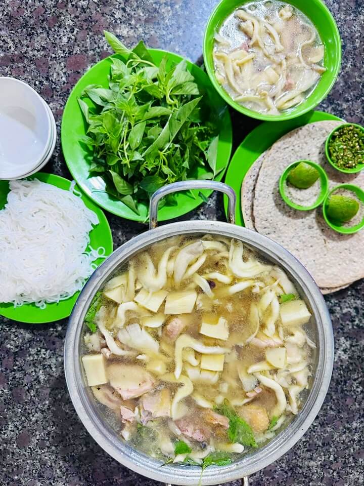 E Leaf Chicken Hot Pot