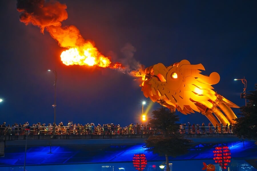 Dragon Brdige sprays fire