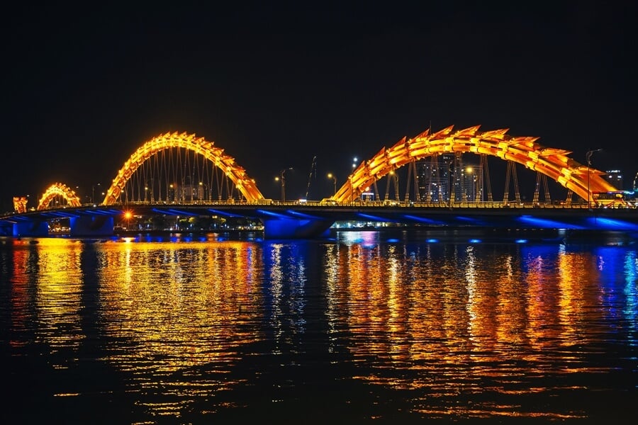 Yello Dragon Bridge in Da Nang at night