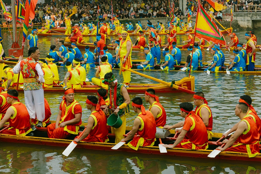 traditional boat race game
