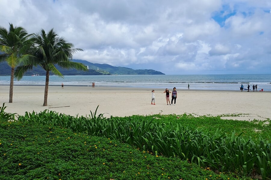 White Sand Beach Near Son Tra