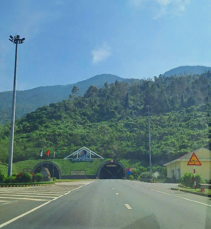 Hai Van Tunnel