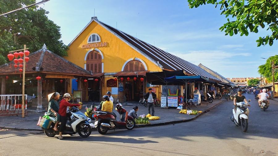 Hoi An Market in the morning