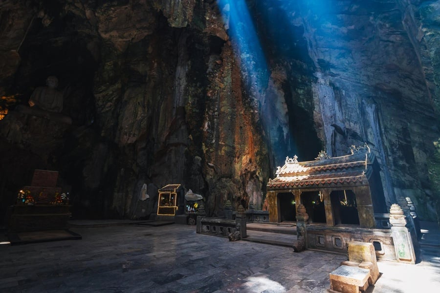 Huyen Khong Cave in Marble Mountains