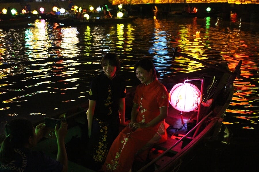 A lantern on a boat on the Thu Bon River
