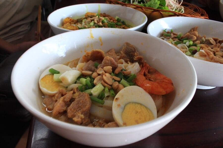 Mi Quang Nood With Meat, Shrimp and Egg