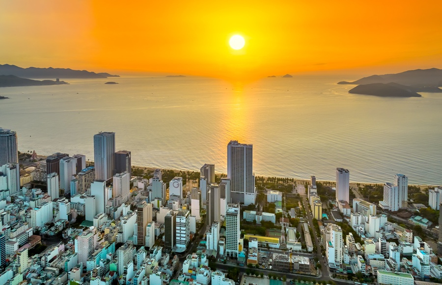Phố biển Nha Trang lunh linh của miền Trung