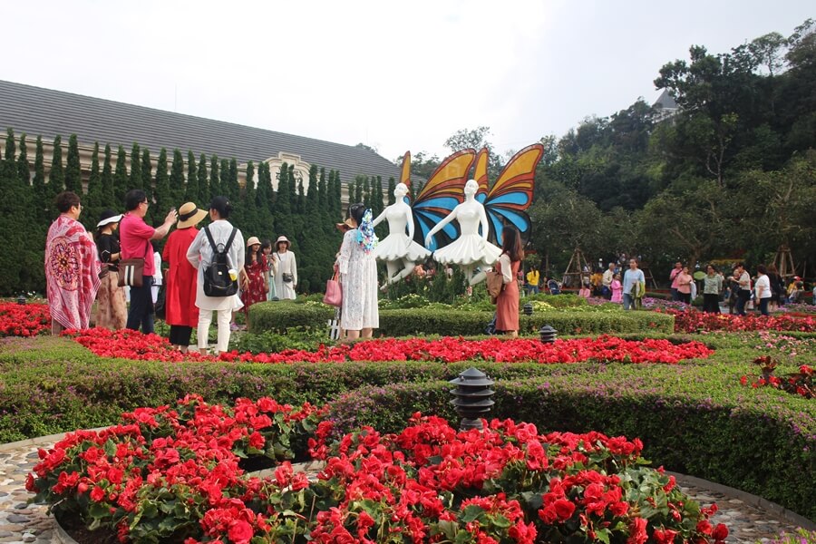 Visit flower garden in Ba Na Da Nang during 4-days 3-nights tour