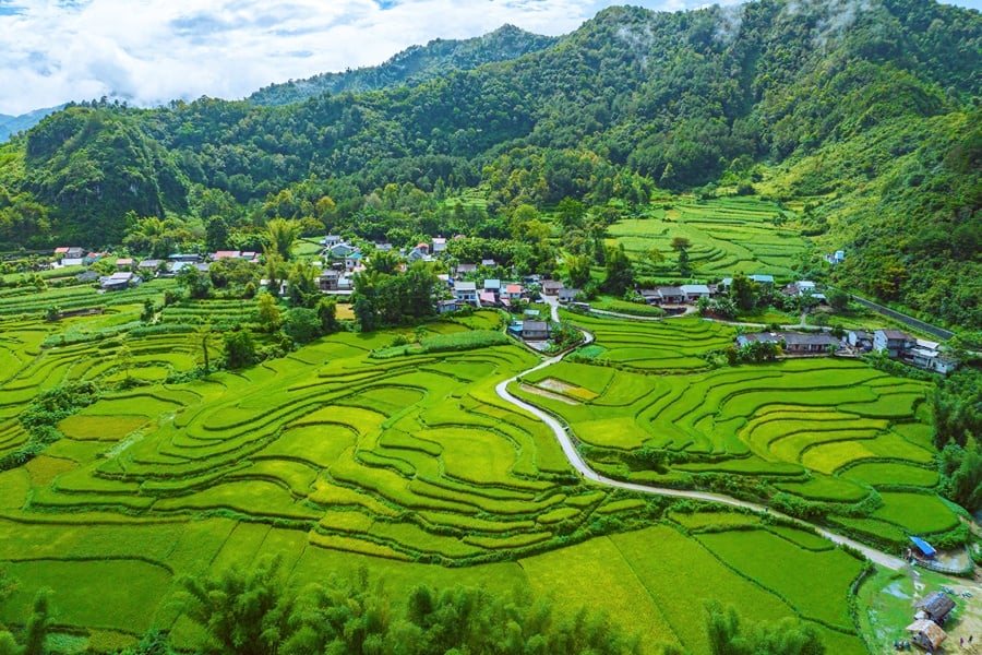 Mountain village in Cao Bang with traditional houses and surrounding nature