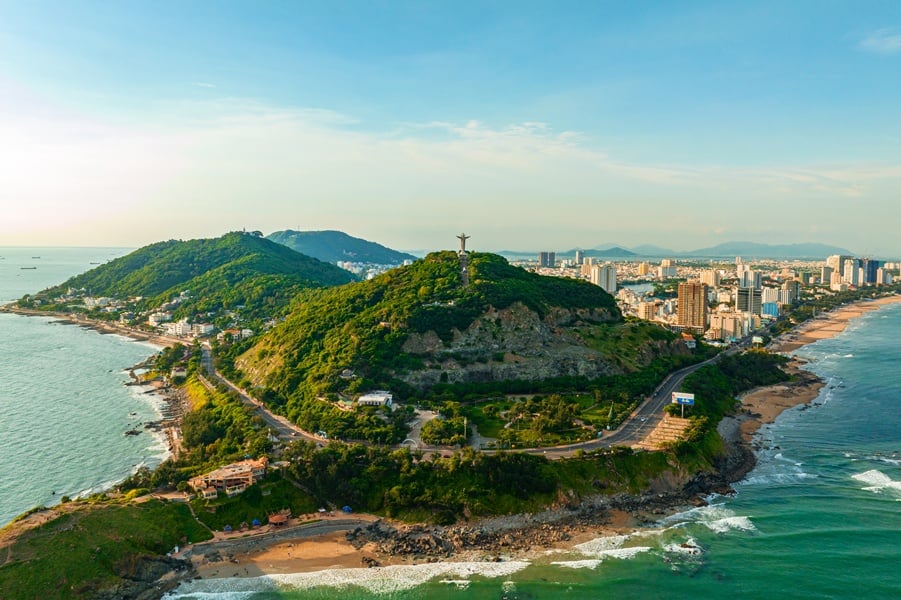 Exciting drive on the beautiful coastal road in Vung Tau
