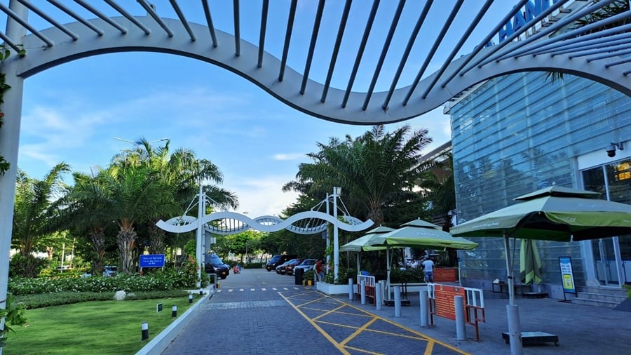 Self-drive car parking area at Da Nang Airport