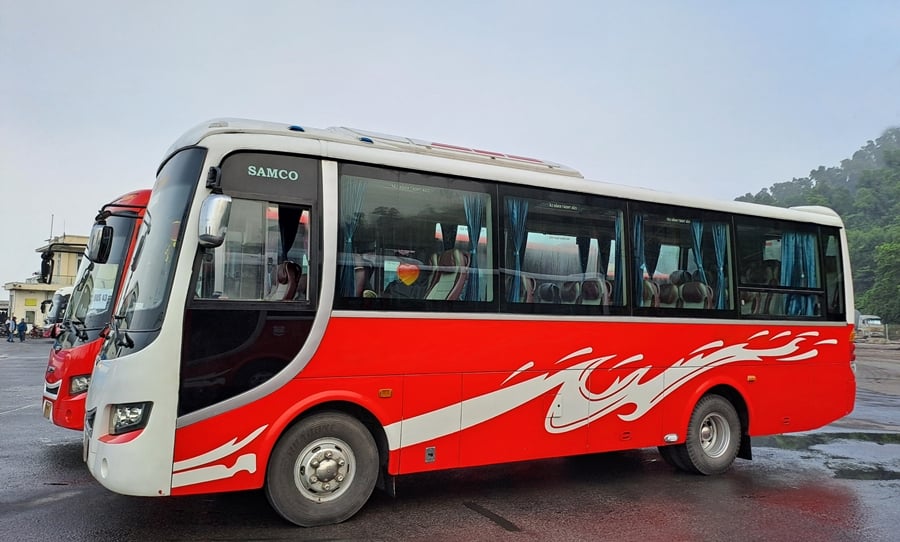 Populaire 29-persoonsbussen te huur in Vietnam