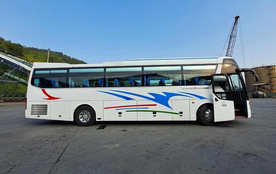 45-seat modern tourist bus