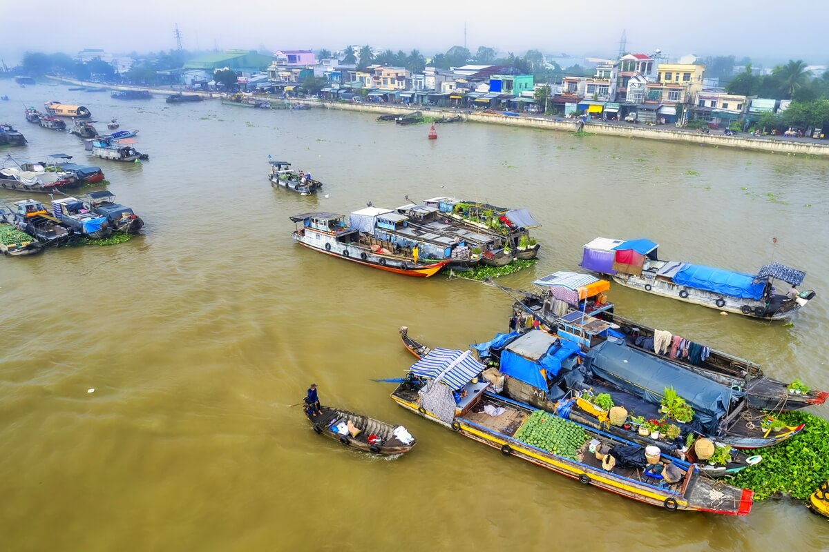 A busy morning at Cai Rang Market, a highlight of many multi-day Southern Vietnam car tours