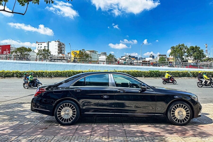 Mercedes-Benz S450 Car Rental in Vietnam