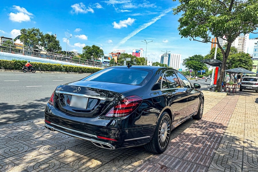 ercedes-Benz S450 available for premium car rental in Vietnam