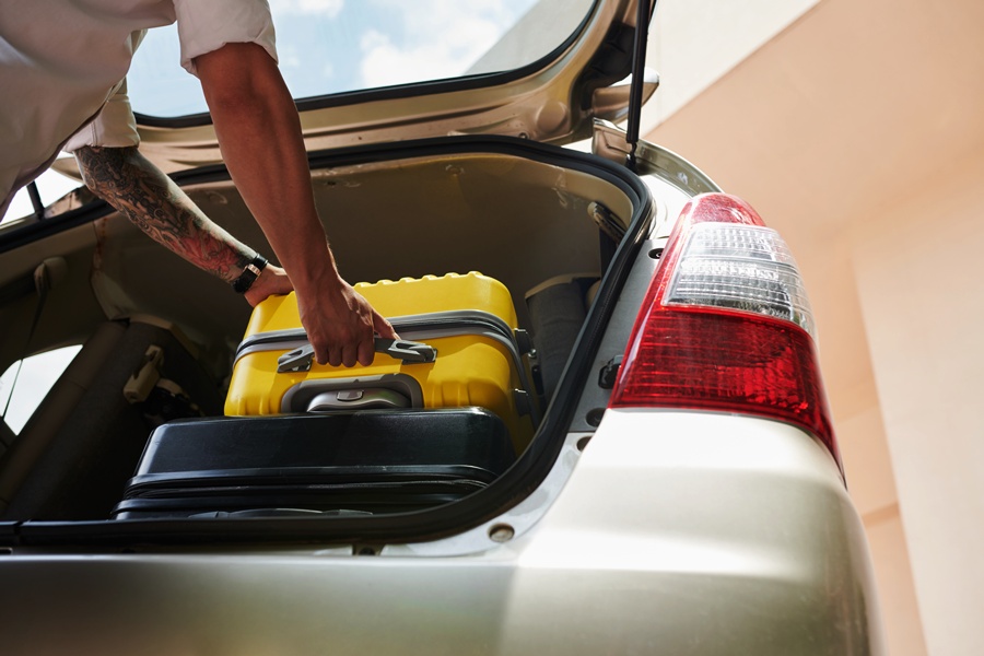 Private car driver loading luggage for an airport transfer from Da Nang to Hue