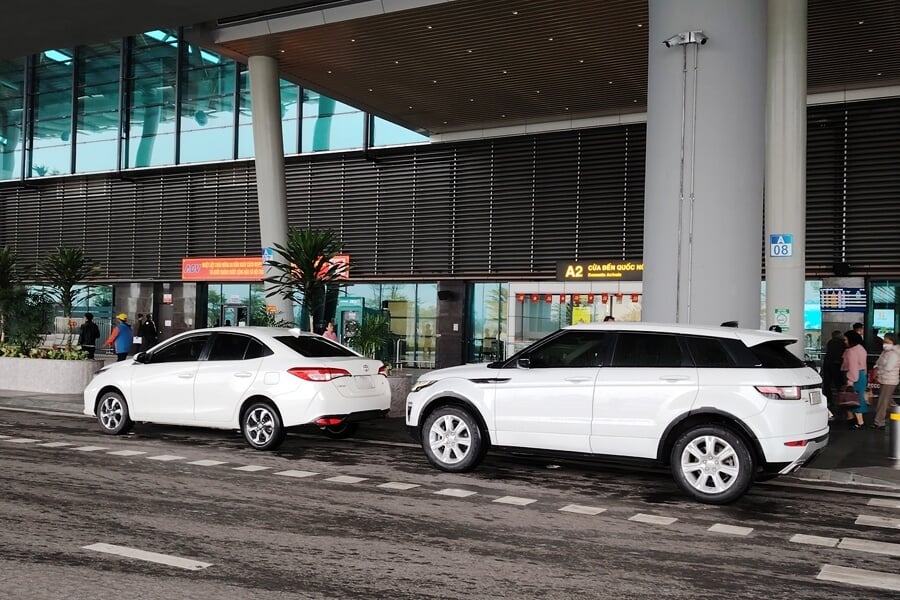 Private transfer cars waiting for passengers at an airport in Vietnam