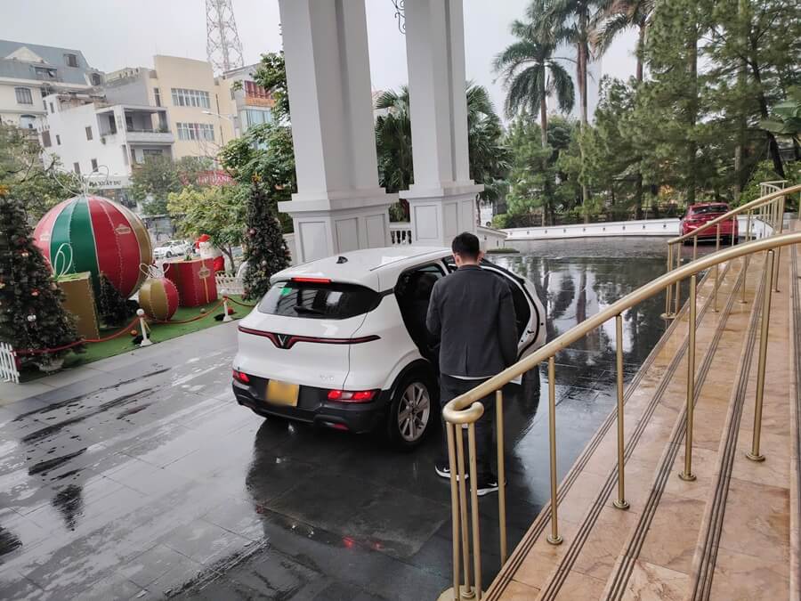 A private car dropping tourists at a hotel entrance, convenient for private transfers in Vietnam