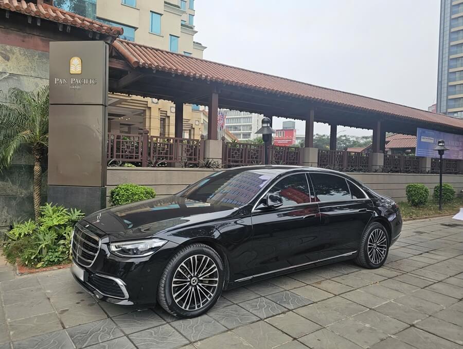 Private car waiting at a hotel in Hanoi for pickup to Ha Giang