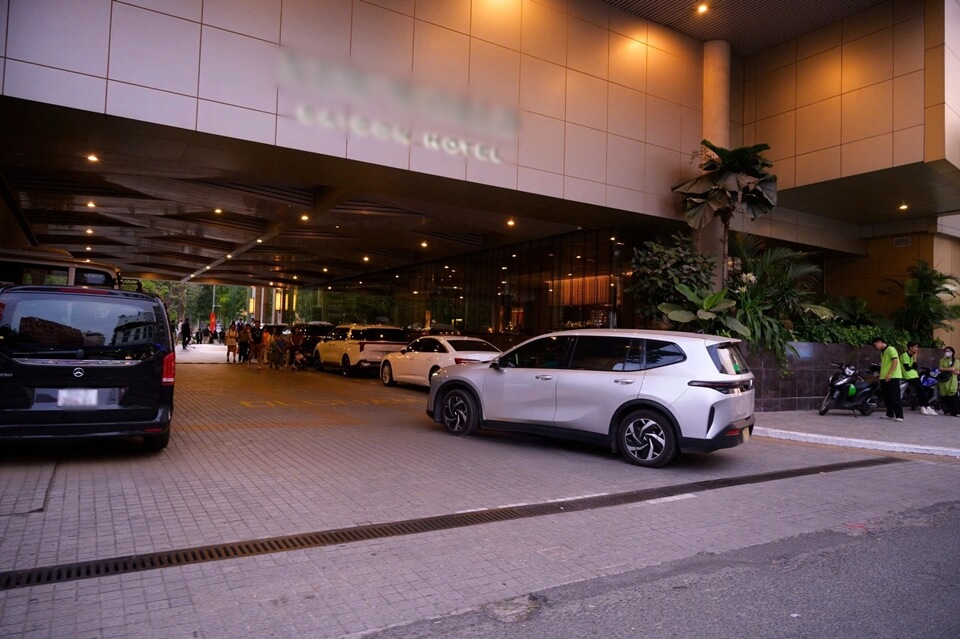 Private car pickup at a hotel in Ho Chi Minh City for transfer to Can Tho