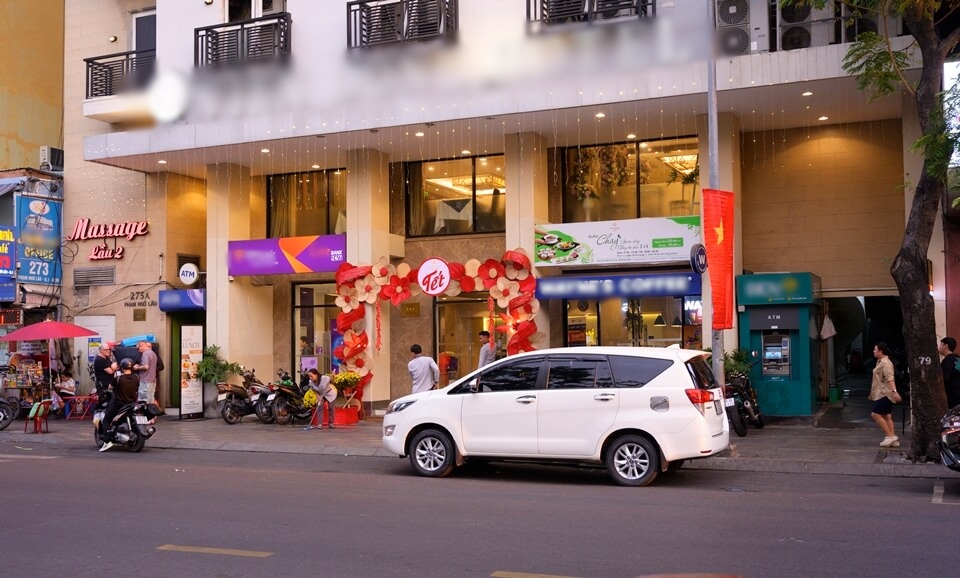 7-seater private car hotel pickup from Ho Chi Minh City to Da Lat