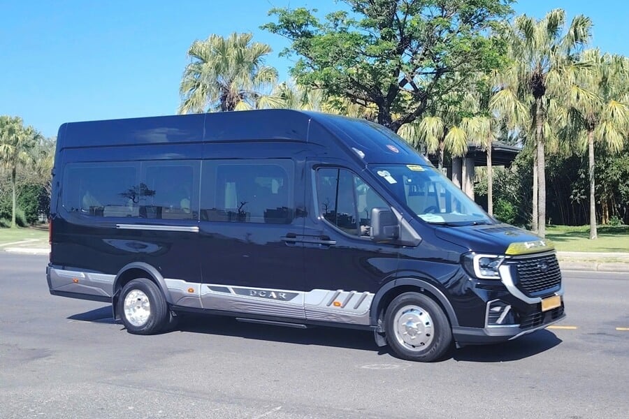 Black Hyundai Solati DCar limousine van used for luxury travel in Vietnam