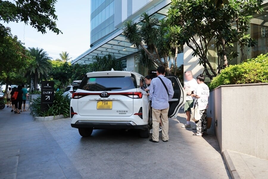 Private car with driver dropping off guests at a hotel in Nha Trang