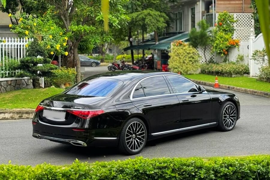 Black Mercedes S 450