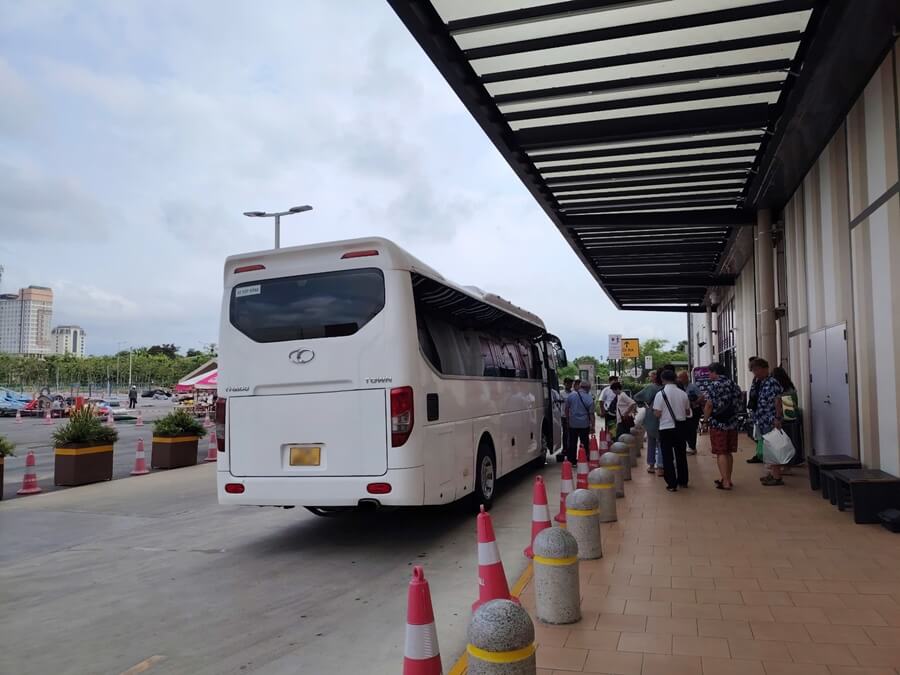 Group transportation service for travelers in Vietnam