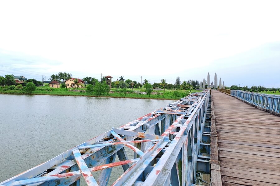 Hien Luong Bridge crossing the Ben Hai River in the former DMZ
