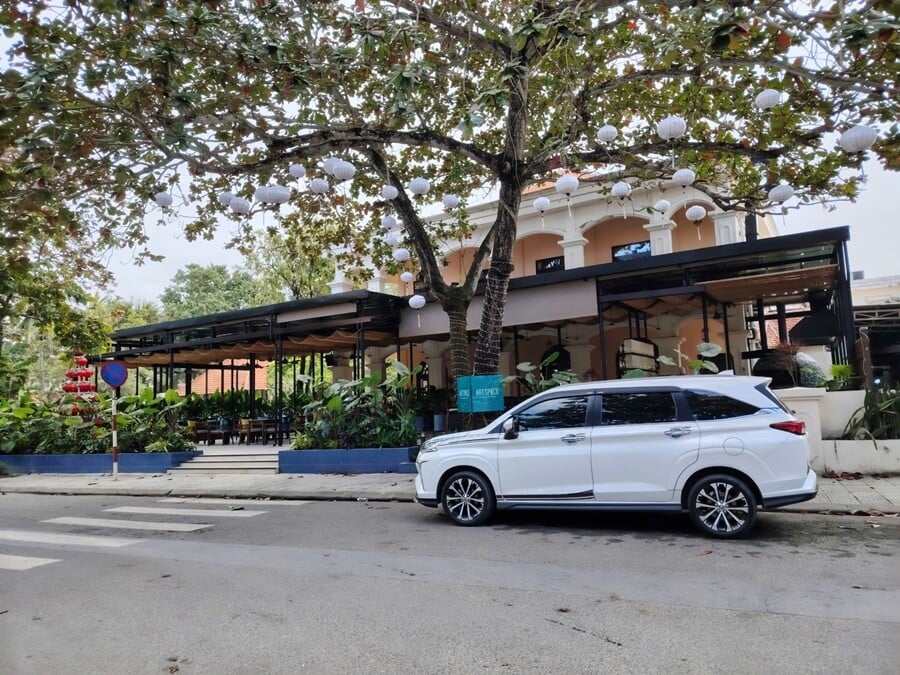 A private car with driver waiting to pick up guests at a hotel in Hoi An