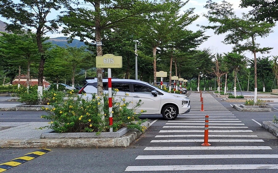 Private car arriving at Ba Na Hills car parking area
