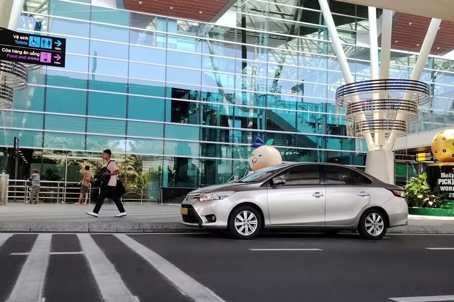 4-seat private car picking up guests at Da Nang International Airport